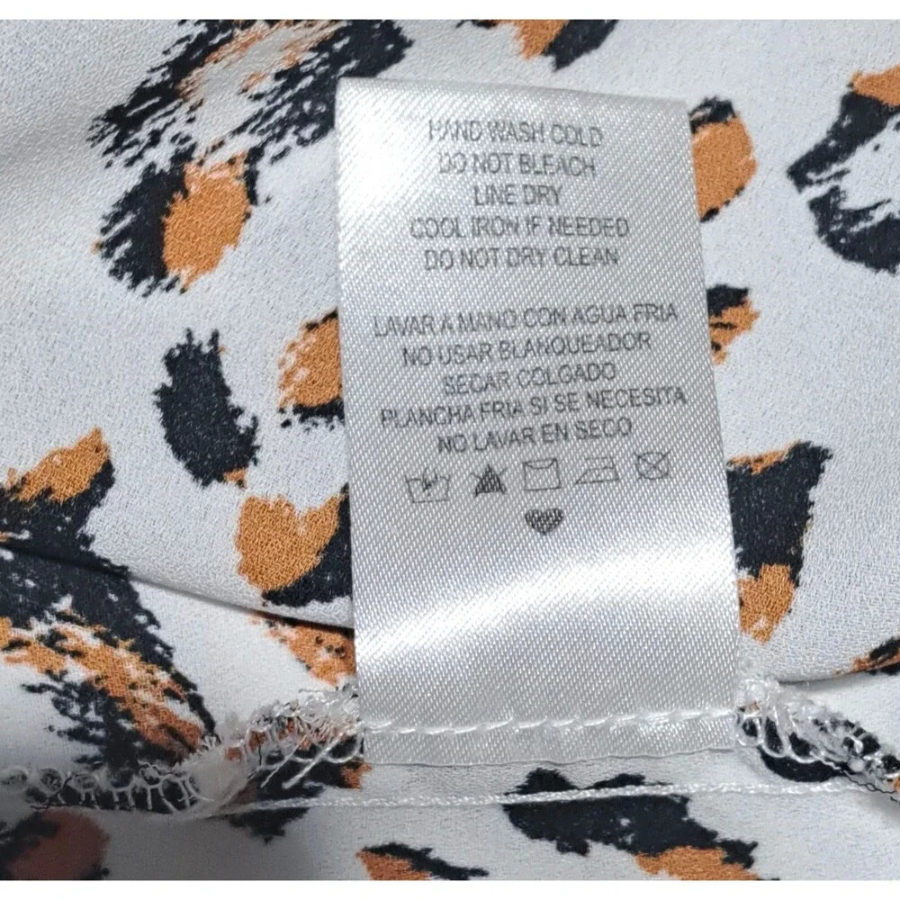 Finn & Grace Womens Button Front collared Shirt Leopard Print Size Medium - Picture 9 of 9